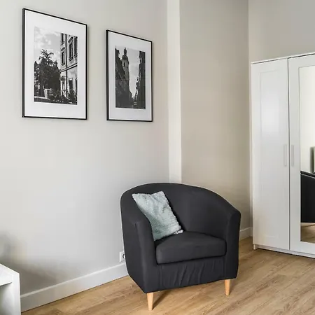 Apartment 3v *