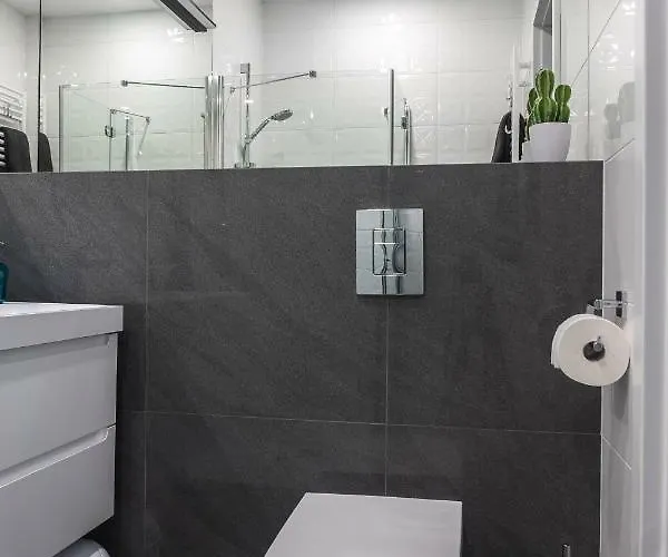 3v شقة وارسو